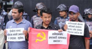 काठमाडौंमा ‘इम्बोस्ड नम्बर प्लेट’ विरुद्ध विरोध प्रदर्शन, ‘कमिसनको खेल’ भएको आरोप