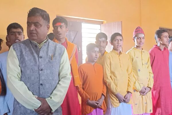 गुरुकुलका बटुकहरुद्वारा स्वस्तिवाचन