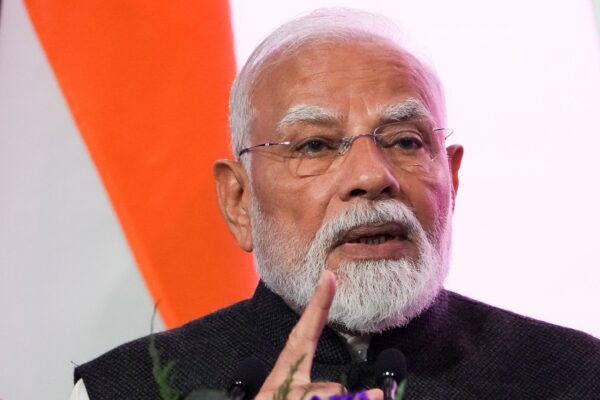 घाइते अवस्थामा पनि विमान जोगाउने भारतीय क्याप्टेनको भारतीय प्रम मोदीद्वारा प्रशंसा